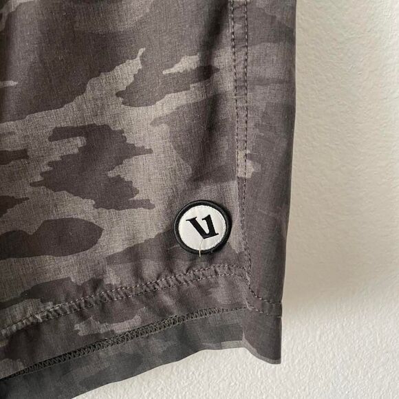 Vuori men’s camo shorts best fit size S/M - Picture 3 of 6